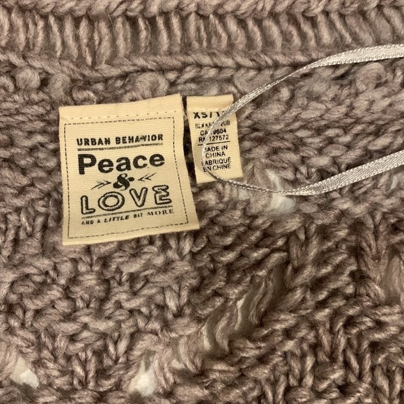 𝅺URBAN Behavior long knitted vest size XS acrylic and wool mix- great condition - Picture 6 of 10